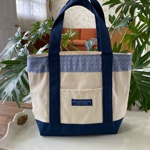 Vineyard Vineyard Custom Collection Blue and White Tote Bag. Panthers “R” Logo